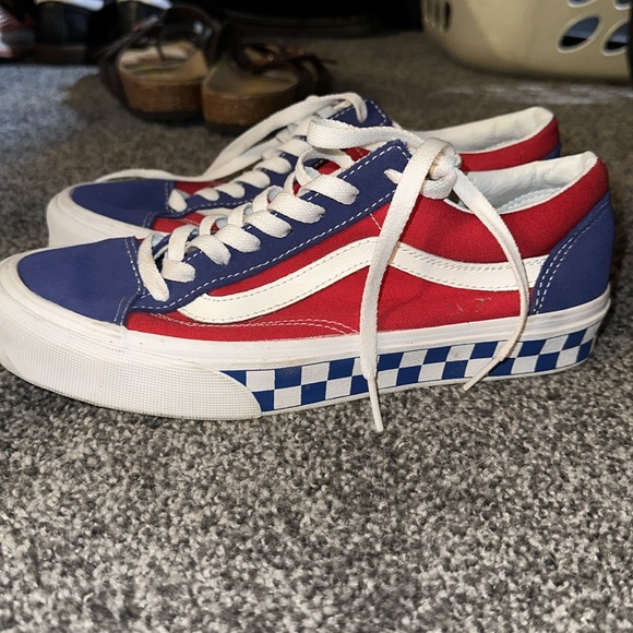 Vans - Picture 2 of 4